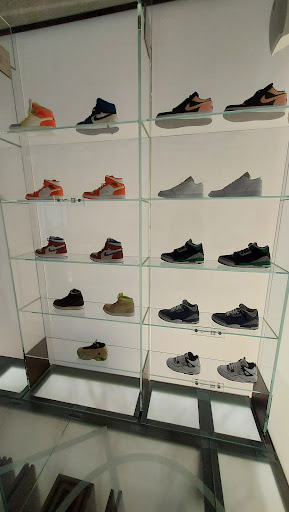 FOOTDISTRICT - Visual