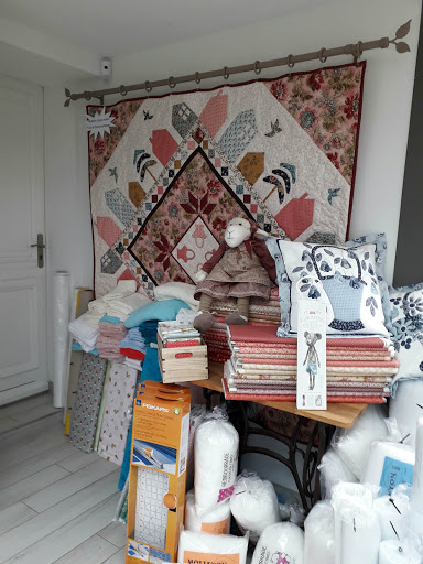 La Malle à Secrets de Camille _ Boutique de tissus patchwork, Broderie et Mercerie en Isère Gallery - France