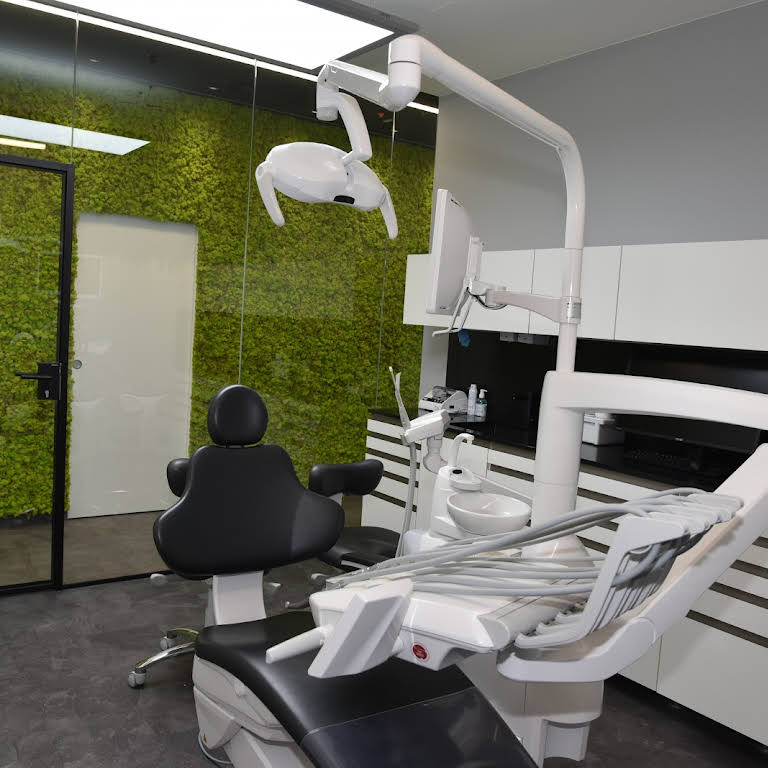 Zahnarzt Dr. Robert Deak Dr. Noemi Deak | Zahn-Implantat-Zentrum Wien ...