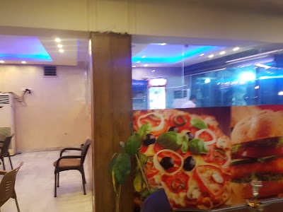 Photos of Beirut stars Caf&eacute; & Restaurant