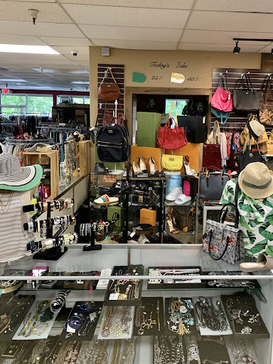 Deja Vu Consignment Boutique - Visual