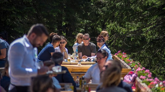 Nacionalni restoran Crno jezero