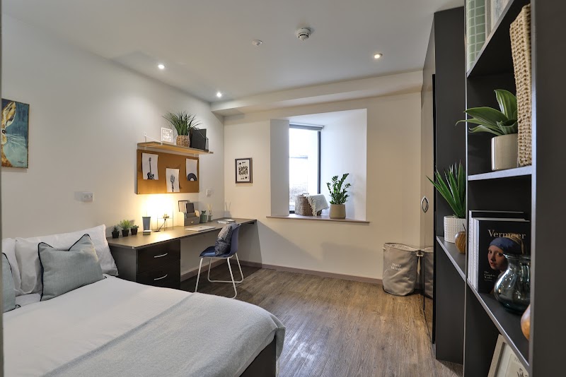 Almero Student B16 Studios photo 2