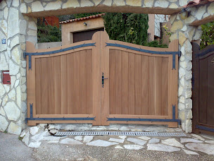 Photo n°7 de Menuiserie de l'Huveaune à Auriol (Magasin de meubles)