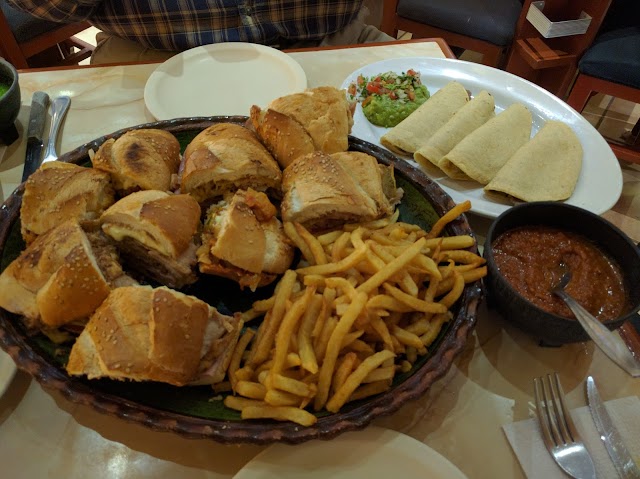 Cantina El León de Oro