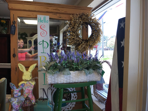 Mary's Nest Vintage Market and Cafe