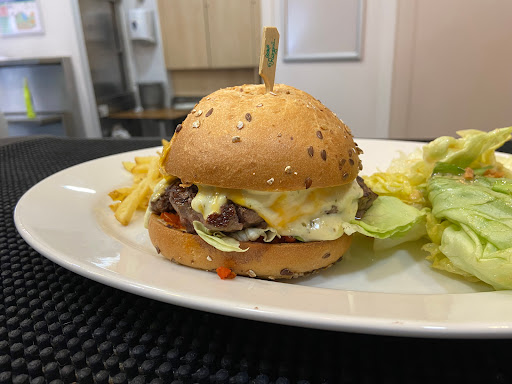Burger truck by Bistro Régent Auch
