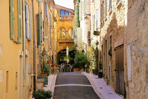 Savills Valbonne | Real Estate | Immobilier | Locations de Vacances - Thumbnail