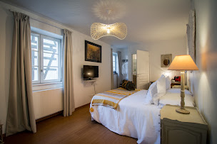 Photo n°29 de Le Hameau d'Eguisheim, chambres d'hôtes et gîtes de charme chez le vigneron à Eguisheim (Chambre d'hôtes)