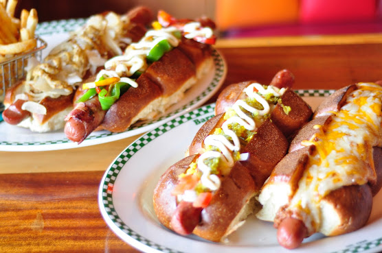 Barney's Beanery by null