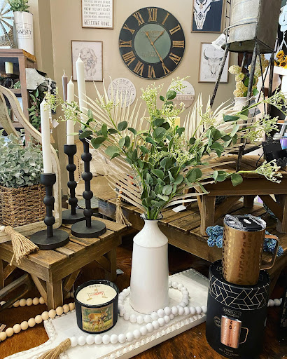 Whispering Pines Boutique & Home Decor - Thumbnail