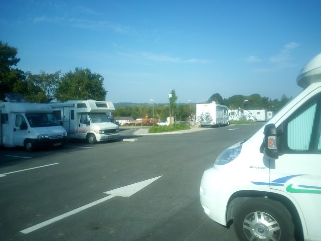 Aire camping Car Cambo Les Bains