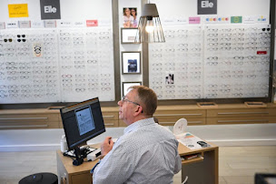 Photo n°8 de Écouter Voir Optique Mutualiste à Châteaulin (Magasin de lunettes de soleil)
