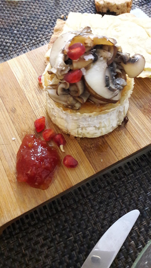 VIDRE Bistro bar