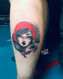 Photo n°15 de DEAD CAT TATTOO à Le Val (Tatoueur)
