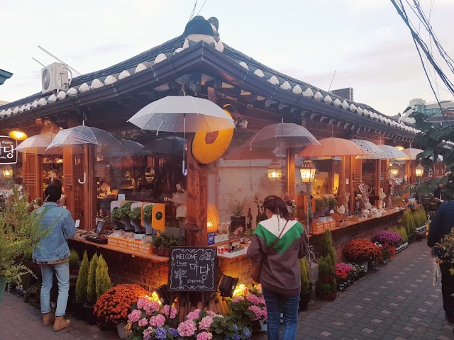 Ikseon-dong Hanok Village