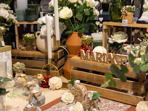 Photo n°16 de Fêter & Recevoir Toulon à La Valette-du-Var (Magasin de perruques)