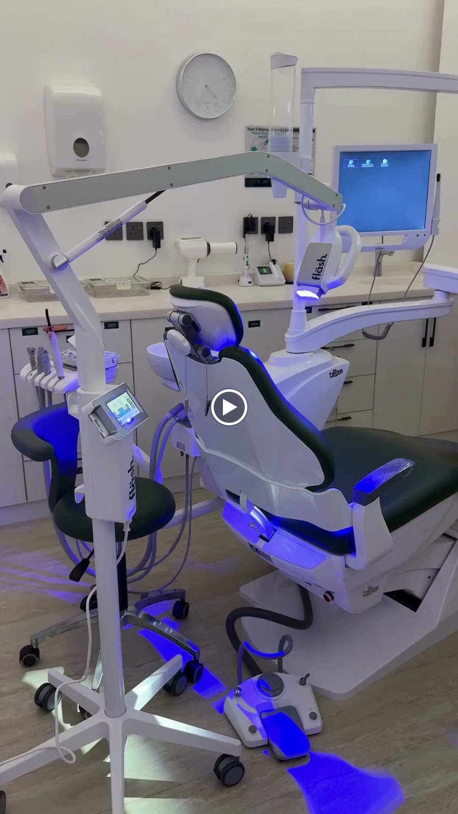 مجمع الشاطئ دنت لطب الأسنان والجلدية - صورة 4