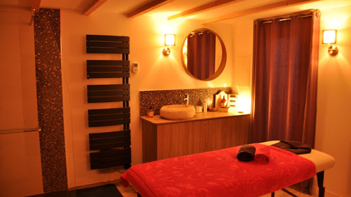 Séjour bien-être en hébergement insolite Roulotte ou en Gîte à 800 m des plages SPA massage jacuzzi sauna Gallery - France