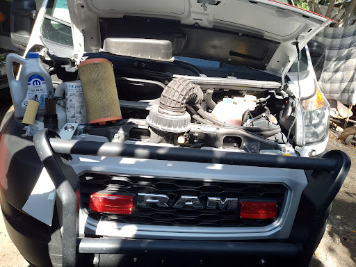 Servicio automotriz integral RHINO