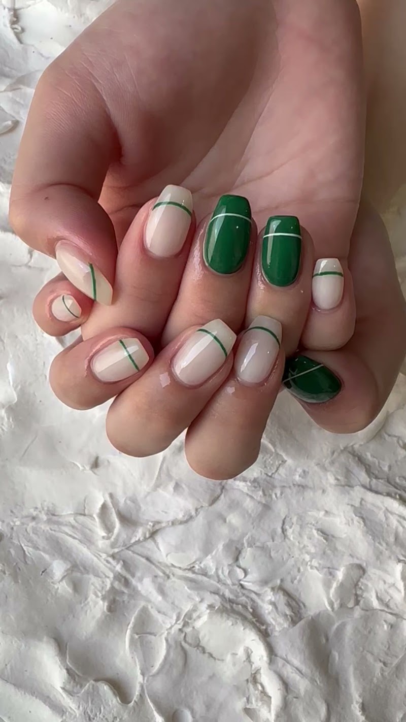 Viu nail salon/school