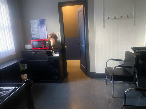 Shear Illusions Unisex Salon - Thumbnail