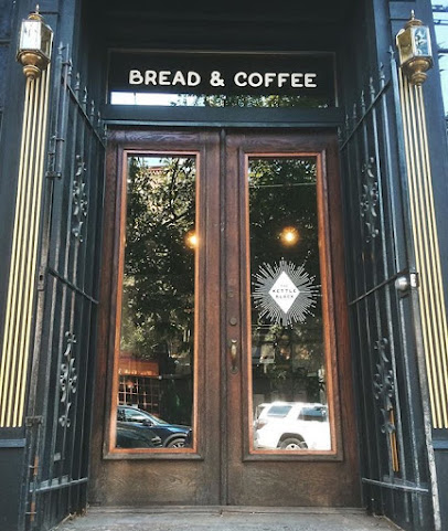 The Kettle Black by null