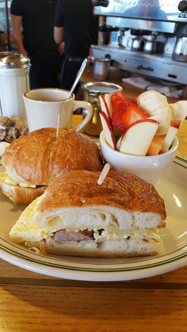 Le Croissant Restaurant