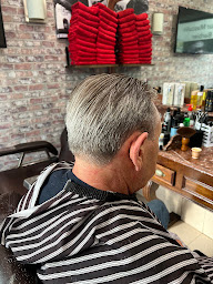 Photo n°15 de Coiffeur Masculin Barbier à Paris (Salon de coiffure)