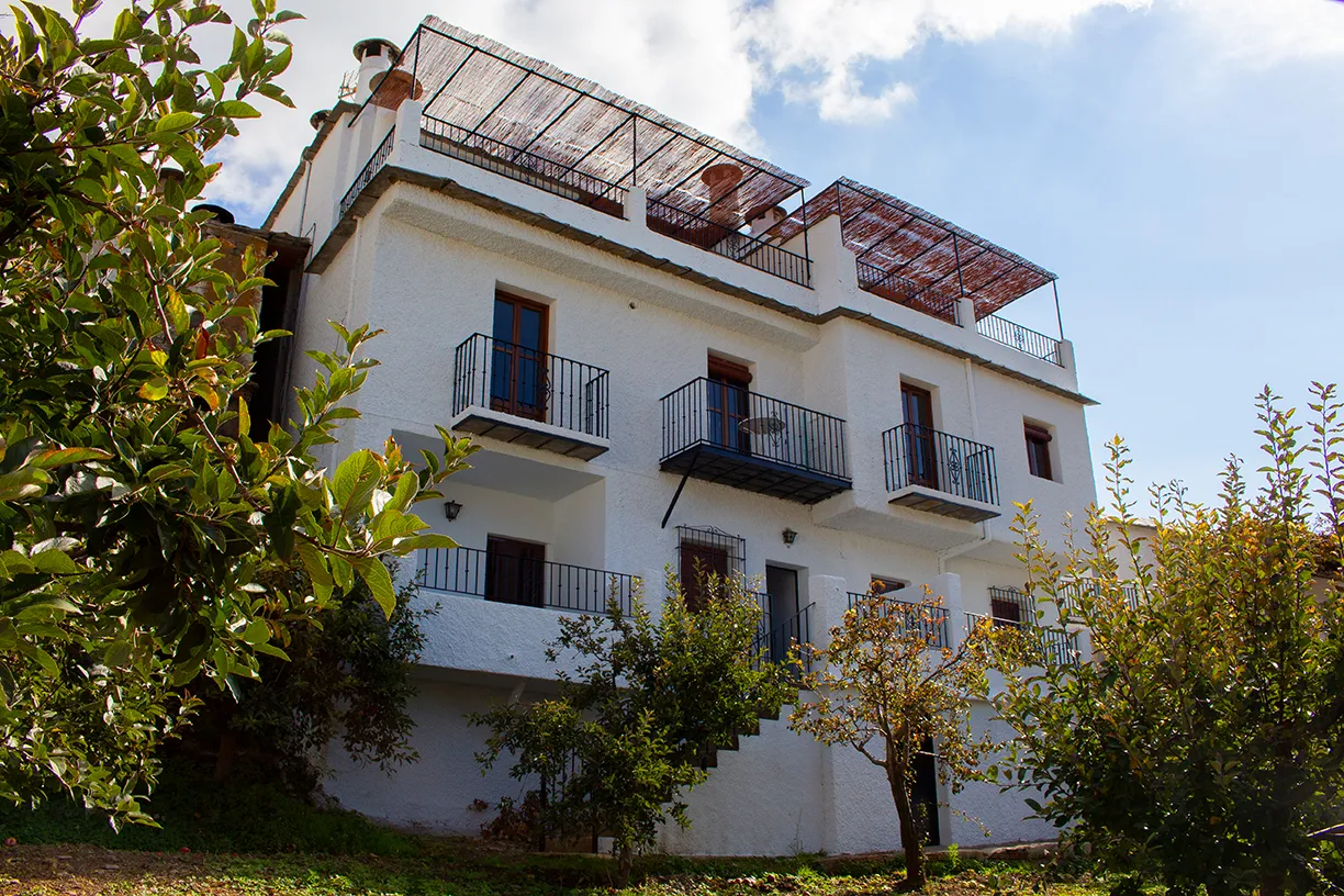 Puerta Bubión Apartamentos