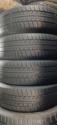 Any vehicle used car tyres available in a discounted rate.