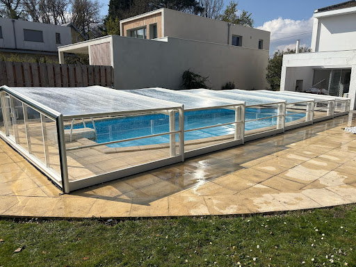 Photo de Pergolabri : Réparation Abris de piscine - Rénovation & Entretien Abris de piscine - Recyclage Abris de piscine à Laruscade (33620)