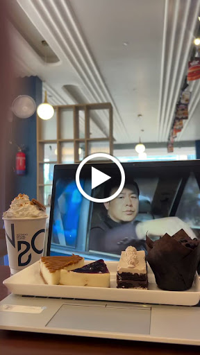 🥹🍰 Little moments, big cravings.