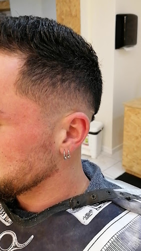 Avaliações doVítor Câmara Barbershop em Povoação - Barbearia