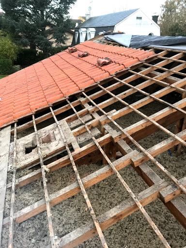 Photo de Artisan Douchet charpentier couvreur zingueur Installateur velux Gouttière alu à Gauriaguet (33240)