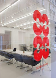 Photo n°6 de SUPERSTARS Paris à Paris (Salon de coiffure)