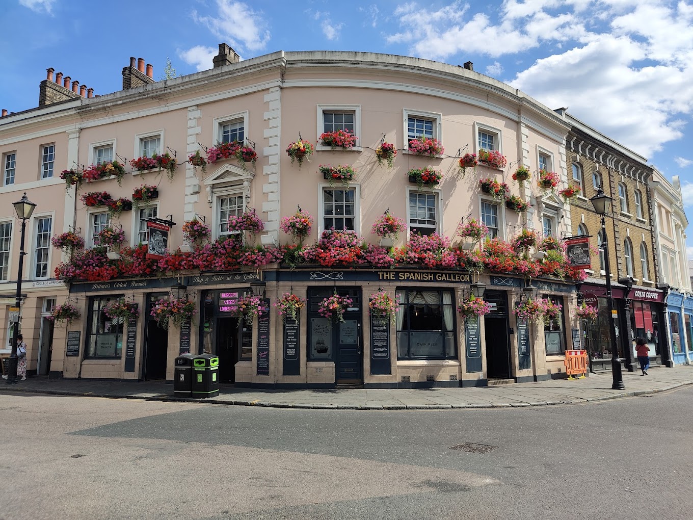 Discover the charming and historic pubs of Greenwich, London with our guide to the best watering holes in the area. From traditional pubs serving hearty grub to modern gastropubs with stunning riverside views, explore the top spots for a pint or two in Greenwich. Let's explore the local pub culture in this vibrant part of London. #greenwichvillage #greenwichlondon #londontraveltips | Things To Do In Greenwich | Greenwichmaritimemuseum | Places To Visit In London | London Things To Do