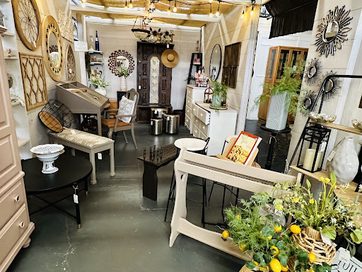 Trader Mae's Decor Market - Thumbnail