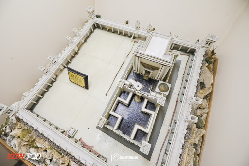 Library of Agudas Chassidei Chabad - Thumbnail