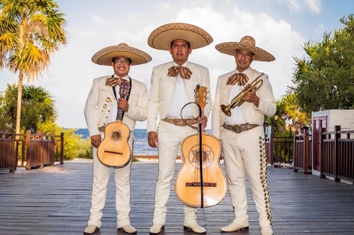 Mariachis en playa del carmen/Tradición Mexicana