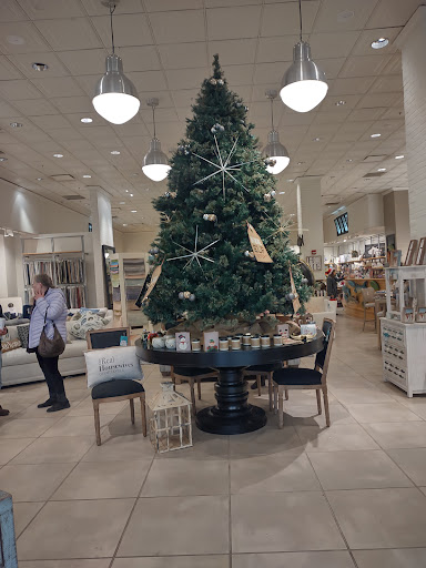 Cape Cod Mall - Visual
