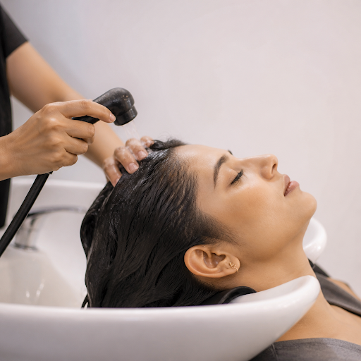 Every bride wants flawless bridal makeup and healthy, flake-free hair for all wedding functions.… post image
