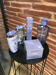 Photo n°17 de coiffure ELEGANCES à Laval (Salon de coiffure)