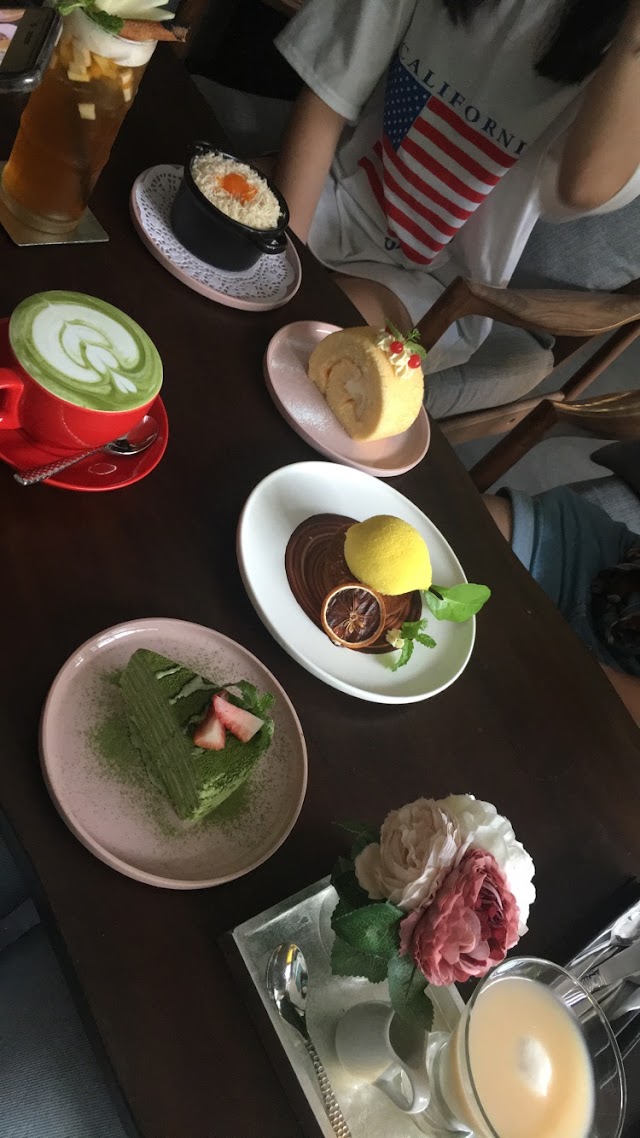 La Fleur D'amour Tea and Dessert Cafe