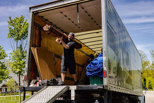 Moving Ahead Services - Visual