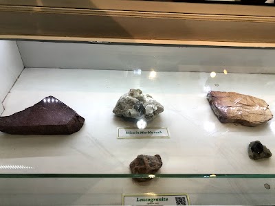 Photos of Natural Gems & Gemological Museum