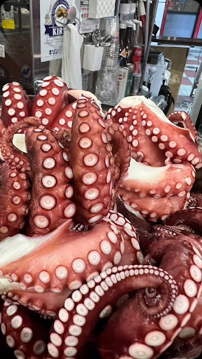 こんばんはあま福お初天神です❕
刺身用真蛸がごろっと入ってる極上のたこ焼きはいかがでしょうか❔🐙
もうすぐお盆も終わりですが梅田でたこ焼きお探しの方‼️サクッとお初天神で飲みたい方‼️
店内も５席ございます‼️テイクアウトも出前もしているので気軽にご来店くださいませ🙆


※詳細から動画を確認できます。
