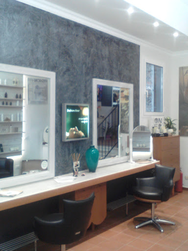 Fashion Hair Di Emanuela E Rossella Micelli Snc - Thumbnail