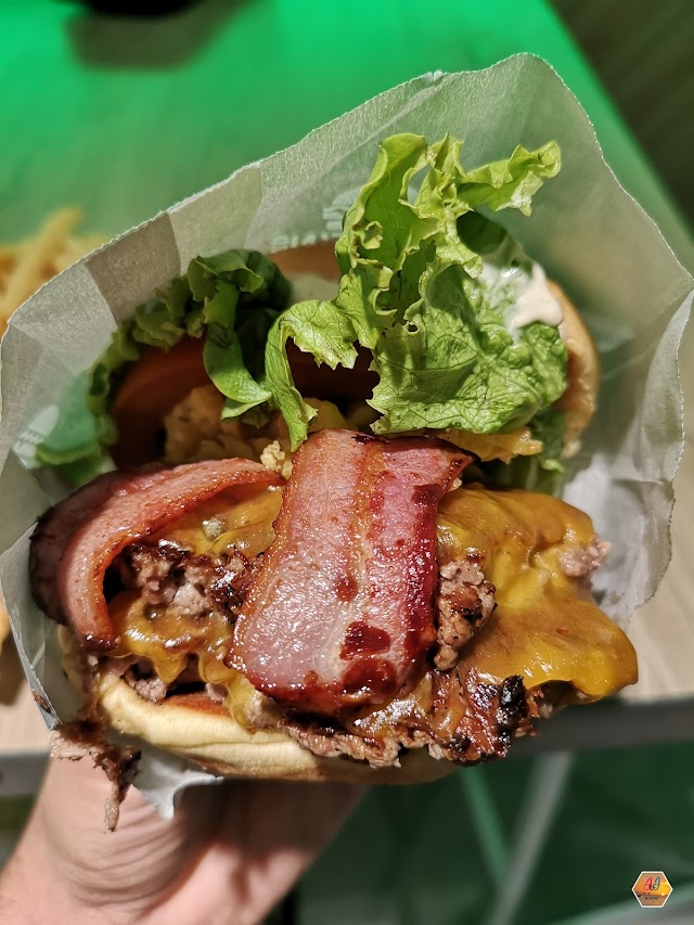 Shake'N Out Burger