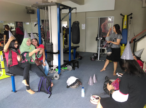 GiN GYM FiTNESS AEROBIC & BODY BUiLDiNG, Author: Arya Dwika